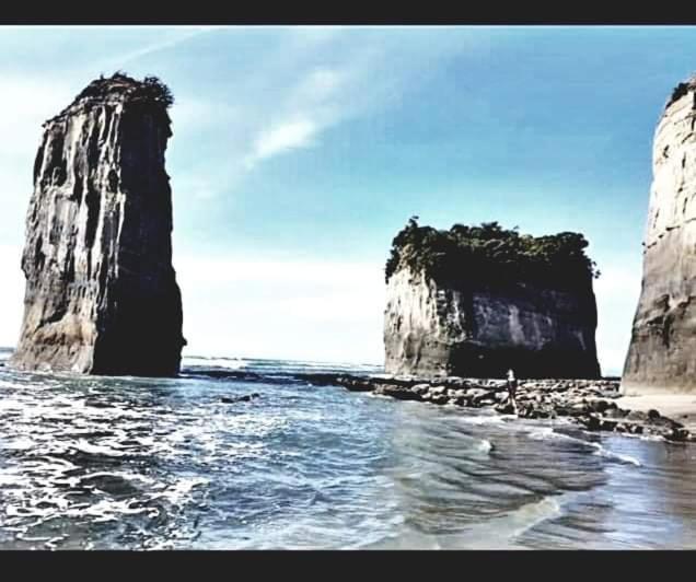The Hole In The Rock Yurt 호텔 Cape Foulwind 외부 사진